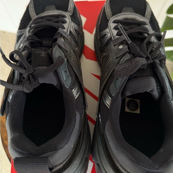 Nike V2K Run - Picture 2 of 3